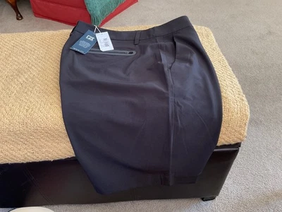 "Pantalones cortos de golf Cutter & Buck negros con frente plano para hombre - talla 38""" Foto 1 de 4