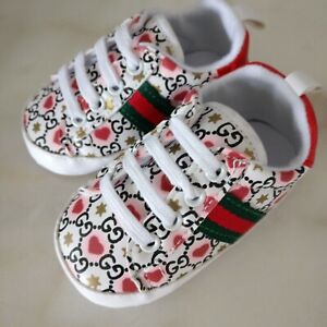 Newborn Baby Pram Shoes Hearts & Star Size 13 . Age 12 - 18 months 