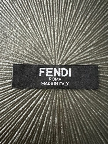 Etichetta vestiti Fendi