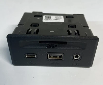 2019 - 2022 CHEVROLET SILVERADO 1500 USB HUB AUDIO CONTROL MODULE OEM 13529862 - Image 1 of 4