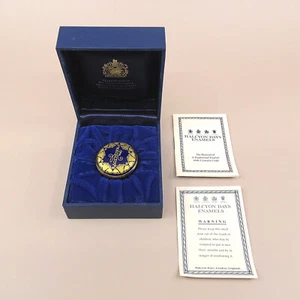 Halcyon Days Mazel Tov emailliertes Schmuckstück/Pillendose Judaica Geschenkbar Fledermaus Mizwa - Bild 1 von 9