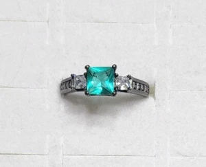 .925 Sterling, Black Rhodium plating with LC Emerald center stone Sz8 - Picture 1 of 4