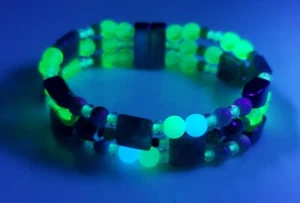 Unique Vaseline Glass & Magnetic Gemstone Glow in the dark mood Braclet 8 inch - Picture 1 of 14