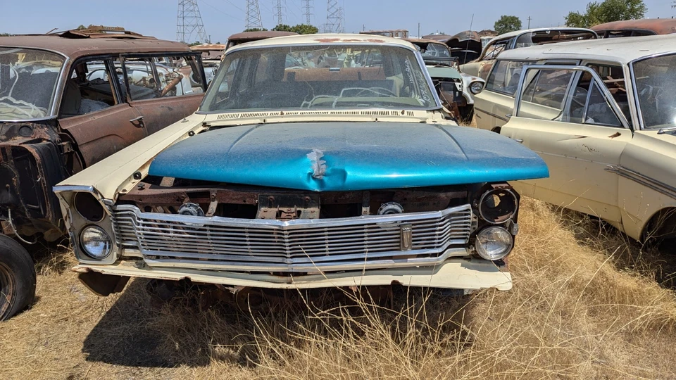 1965 FORD COUNTRY SEDAN WAGON MISC. NUTS AND BOLTS PARTING OUT COMPLETE CAR - Image 1 of 4