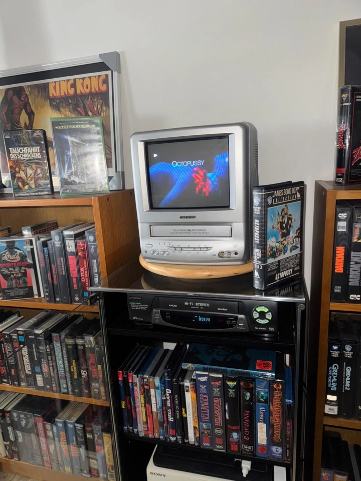 James Bond 007 - Octopussy MGM FSK12 Warner RAR Sammler 125Min. 1983/87 VHS - Bild 1 von 4