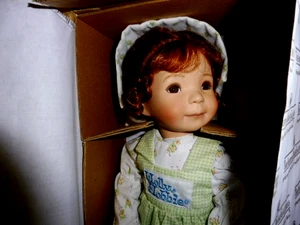 ASHTON DRAKE / DIANNA EFFNER PORCELAIN & CLOTH "A HOLLY HOBBIE SPRING" W/COA - Picture 1 of 10