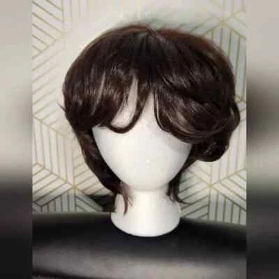 Peluca corta marrón oscuro disfraz de cosplay diario en capas cónicas resistente al calor Foto 1 de 4