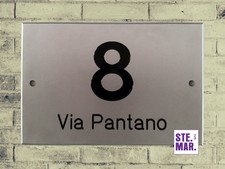 NUMERO CIVICO CON VIA IN ALLUMINIO, INCISO, CON FORI