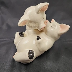 Kissing Piggies Ceramic Figurine Farmcore Grannycore Cute Sweet - Picture 1 of 7