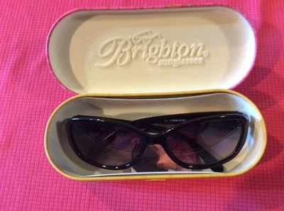 Brighton Womens Sunglasses With Tin Case and Slip Cover Pouch Nice! - Imagem 1 de 4