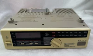 GE Spacemaker 7-4232A Bajo Gabinete Reloj Radio AM/FM Electrodoméstico Salida Lámpara - Imagen 1 de 8