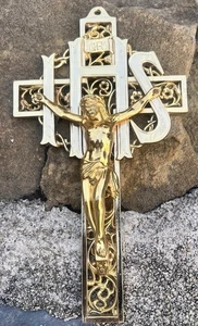 Vintage 1 lb heavy gold tone  Christian  WALL CRUCIFIX Cross DETAILED - Picture 1 of 3