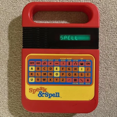 Speak & Spell Gioco di Parole Parlanti LCD Elettronico Kahootz Aiuto all'apprendimento Divertente - Immagine 1 di 4