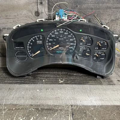 Cuadro de instrumentos velocímetro Chevrolet Suburban 2000-2005 262.911 millas Foto 1 de 4