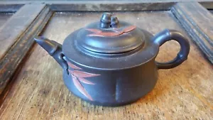 VINTAGE CHINESE YIXING TEAPOT - SEALS - BICOLOUR - BAMBOO HANDLE - Picture 1 of 12