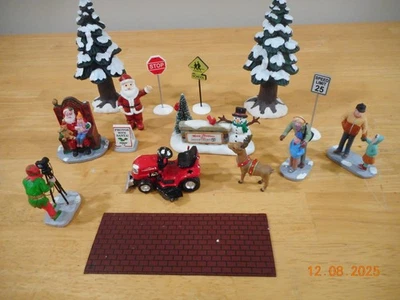 Lemax — акцент Christmas Holiday Village — набор из 16 декоративных предметов - Изображение 1 из 4