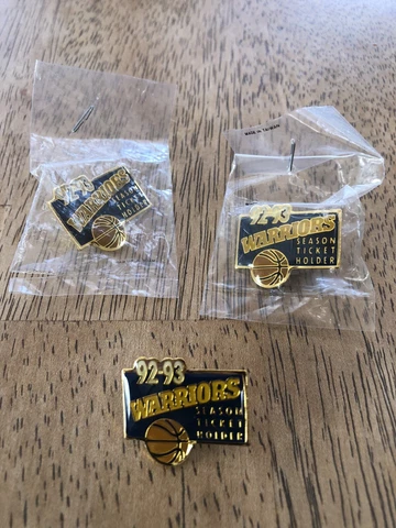 1992 NBA GOLDEN STATE WARRIORS 92-93 SEASON TICKET HODERS  PIN Cover