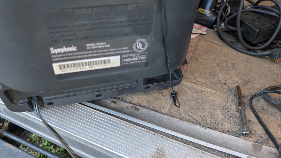 Symphonic SC313A 14-inch Retro Gaming VCR/VHS CRT Combo TV in Black - Image 1 of 1