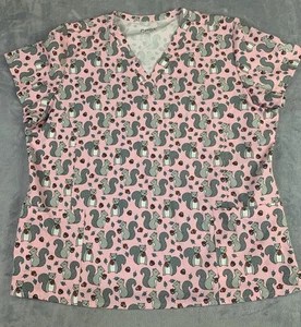 Blusa Médica Estampada Core by Maevn 3 Bolsillos Cuello en V 2XL Nuts for You Rosa Ardillas - Imagen 1 de 10