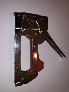 Arrow Fastener T2025 Mehrzweck-Tacker & Drahttacker inkl. 8000 Klammern - Bild 1 von 4