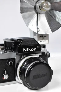 100% GENUINE ORIGINAL EARLY 1970'S NIKON TWIN PUSHER SPRING LENS CAP 52mm - Picture 1 of 3