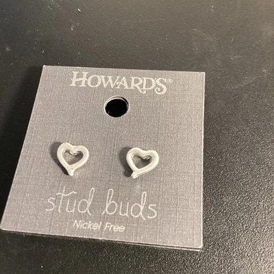 Pendientes Howard’s Stud Buds, CORAZÓN. Nuevos, Sin Níquel, Color PlataHipoalergénicos Nuevos con Etiquetas Foto 1 de 4