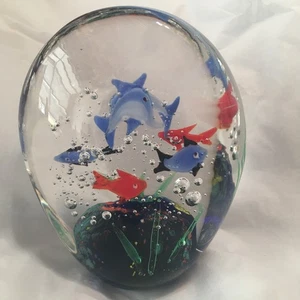 Schwerer Murano Stil Kunst Glas mundgeblasen Unterwasser Fische Delfine Briefbeschwerer - Bild 1 von 10