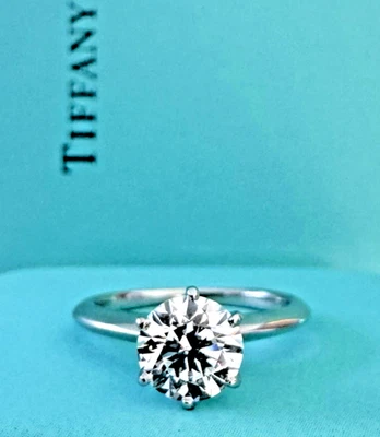 $26,750 TIFFANY & CO. ANILLO DE COMPROMISO REDONDO SOLITARIO DIAMANTE PLATINO 1.36CT 6 Foto 1 de 4