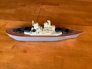 Vintage Strombecker 5250 Battleship Plastic Naval Ship Toy Model Made in USA - Picture 1 of 9