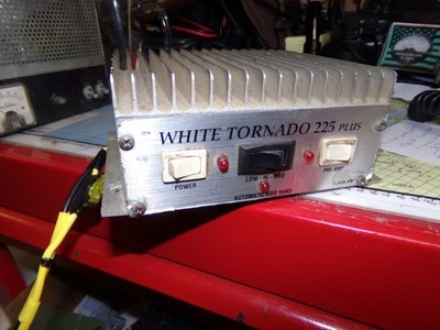 WEISSER TORNADO 225 PLUS FÜR -.-. -...VERSTÄRKER GEBRAUCHT 1970 & 1980 RADIOS - Bild 1 von 4