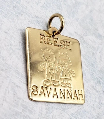 Pingente Berloque de Ouro Amarelo 14K por Lucy Ann - REESE & SAVANNAH Gravado 4,9 gr - Imagem 1 de 4