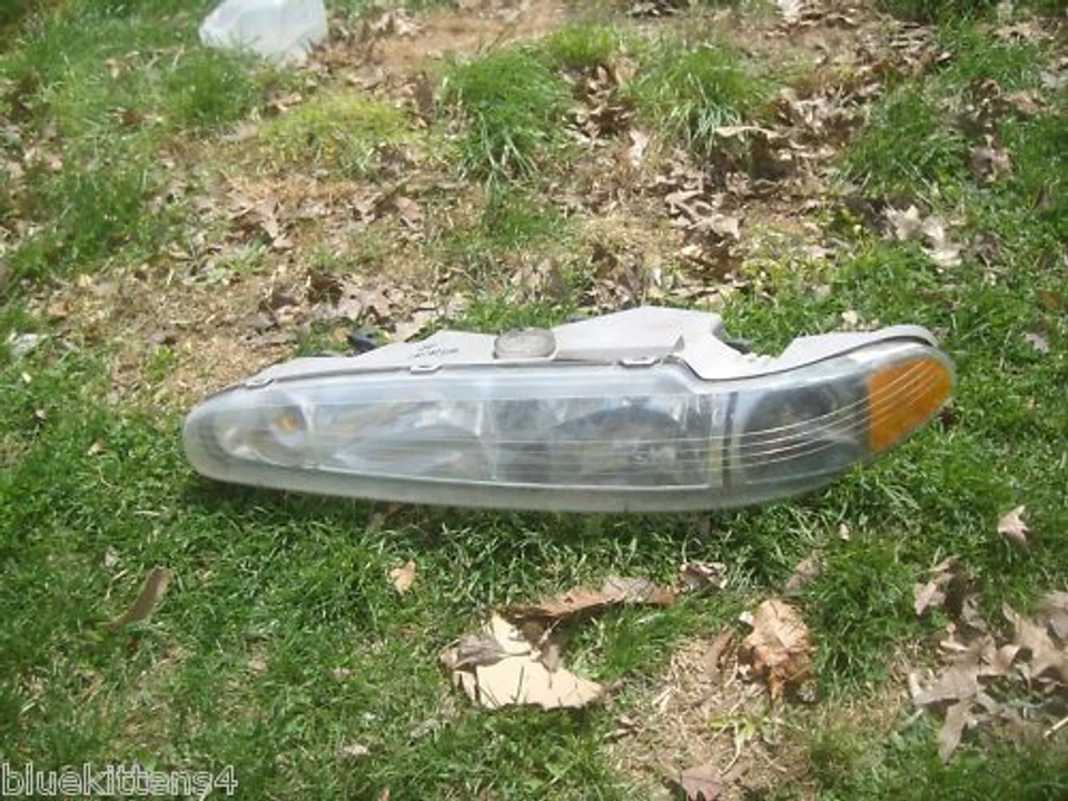 1998 1999 2000 2001 2002 OLDSMOBILE INTRIGUE LEFT HEADLIGHT Used OEM  - Image 1 of 1
