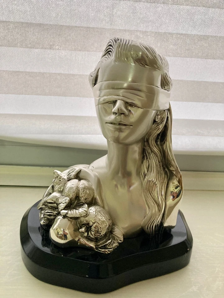 Dea bendata busto rivestito d'argento 925 satinato scultura alt. 20cm larg.20 - Immagine 1 di 2