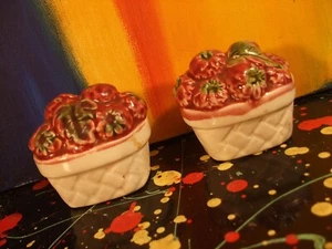 Apple Basket Fall / Harvest Handpainted Porcelain Salt & Pepper Shaker Set Japan - Picture 1 of 4