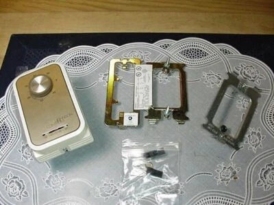 Johnson Controls S26AA-1C Switching Subase with Johnson Controls Thermostat NEW! - Image 1 of 2