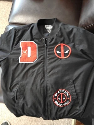 Chaqueta Universitaria Deadpool Marvel Negra Talla Grande Foto 1 de 4