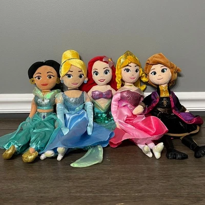 Lote Muñecas Peluche Princesa Disney - Jazmín Cenicienta Ariel Aurora Anna Foto 1 de 3
