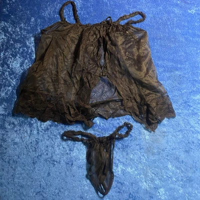 Conjunto de lingerie vintage de malha exótica frontal aberta e calcinha atrevida preta  - Imagem 1 de 4