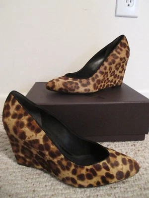Zapatos de cuña Brian Atwood pelo de becerro Bejo talla 8,5 leopardo ¡Preciosos!  $450,00  Foto 1 de 4