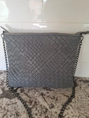 Bolso sin asas bandolera de cuero tejido a mano FALOR Londra gris hecho en Italia Florencia Foto 1 de 4