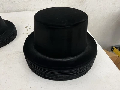 24 sombreros de plástico/fieltro negros para decoración de disfraces o fiestas Foto 1 de 4