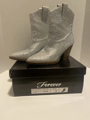 Botas de Vaquero “Forever” Plateadas Estrás Punta Tobillo, Talla 7 Foto 1 de 4