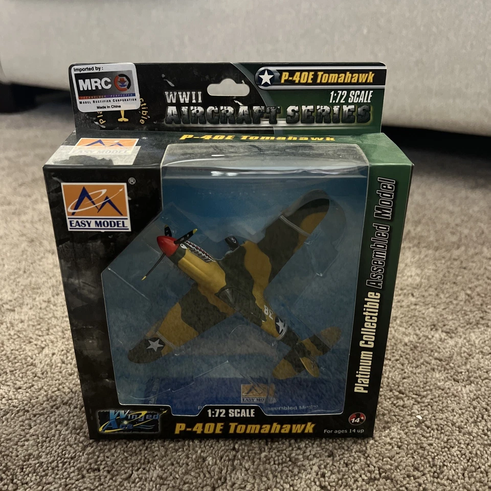 Modelo de Aviación Fácil Montado Modelo 37274 P-40E Tomahawk 1.72 Avión Militar  Foto 1 de 1