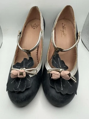 MISS ALBRIGHT SPECIALTY Navy Leather Floral T-strap Pumps Heels 8 - Image 1 of 4