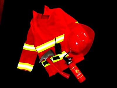 Juego de Vestir Bomberos 5 Piezas para Edades 3-6 Años por Mud Pie Nuevo Foto 1 de 4