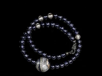 Gargantilla de cristal de Murano con ciruela y cuentas de hoja de oro blanco de 24K y pavé de diamantes y Foto 1 de 4