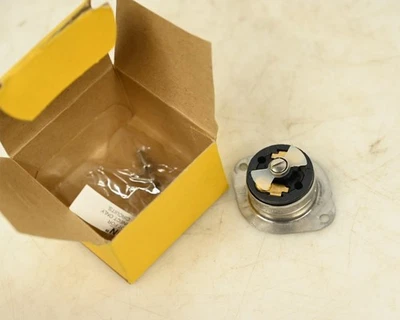 Receptáculo con brida de bloqueo enano Hubbell HBL7487 Foto 1 de 4