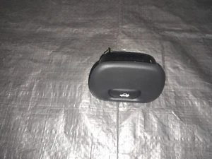 2001-2004 Chevy Corvette Z06 C5 TRUNK RELEASE SWITCH BUTTON PANEL 26K MILES - Foto 1 di 1