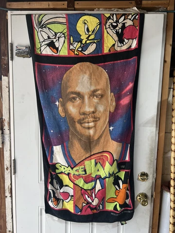 Used Vintage 1996 Michael Jordan Space Jam Official Movie Beach Towel Taz Bugs Cover