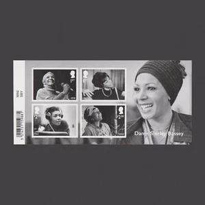 Hoja en miniatura 2023 Dame Shirley Bassey con código de barras - Imagen 1 de 1